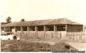 foto da Fachada do                                                                        Colgio Estadual Duque de Caxias de dcada de 70.