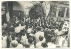 Abertura da Semana da Ptria do ano de 1957. O Prdio escolar foi inaugurado na data de 08/03/1952 com a denominao de Grupo Escolar de So Martinho ofertando aos moradores do Distrito de So Martinho, municpio de Rolndia, o ensino primrio. Data da foto 07/09/1957. De acordo com os registros fotogrficos arquivados no Colgio (atual  Colgio Estadual Dr. Lauro Portugal Tavares), nota-se que a Semana da Ptria era uma das atividades que envolviam toda a comunidade do Distrito de So Martinho, com hasteamento da Bandeira Nacional,e desfile na avenida principal. <br /><br /> Colaborao: Rafael Henrique de Paulo <br /><br /> <strong>*A imagem disponibilizada  de responsabilidade do colaborador.</strong>