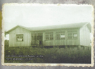 Fotografia que retrata a Casa Escolar do Distrito de Baulndia (escola estadual), municpio de Renascena, em 1966. <br /><br /> Colaborao: Darcy Antonio Pacce <br /><br /> <strong>*A imagem disponibilizada  de responsabilidade do colaborador.</strong>